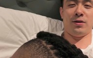 世界杯高清赛事观看-辽宁新CP组合？莫兰德趴在赵继伟身上撒娇，机场落地还聊了一路|杨鸣|辽宁男篮|季后赛|沈阳|球迷_新浪体育_新浪新闻